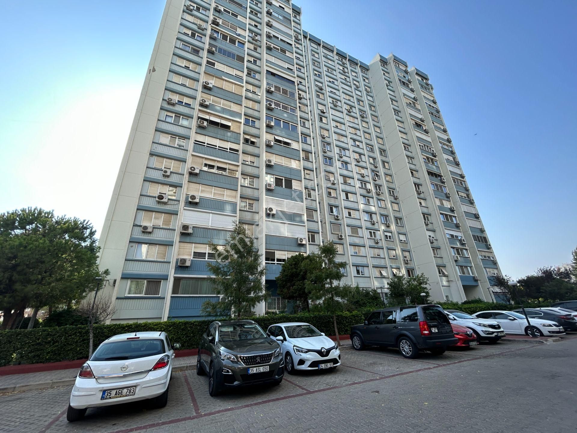 🏡 Karşıyaka / Mavişehir – Pamukkale Sitesi Satılık,boş, 3+1 Daire