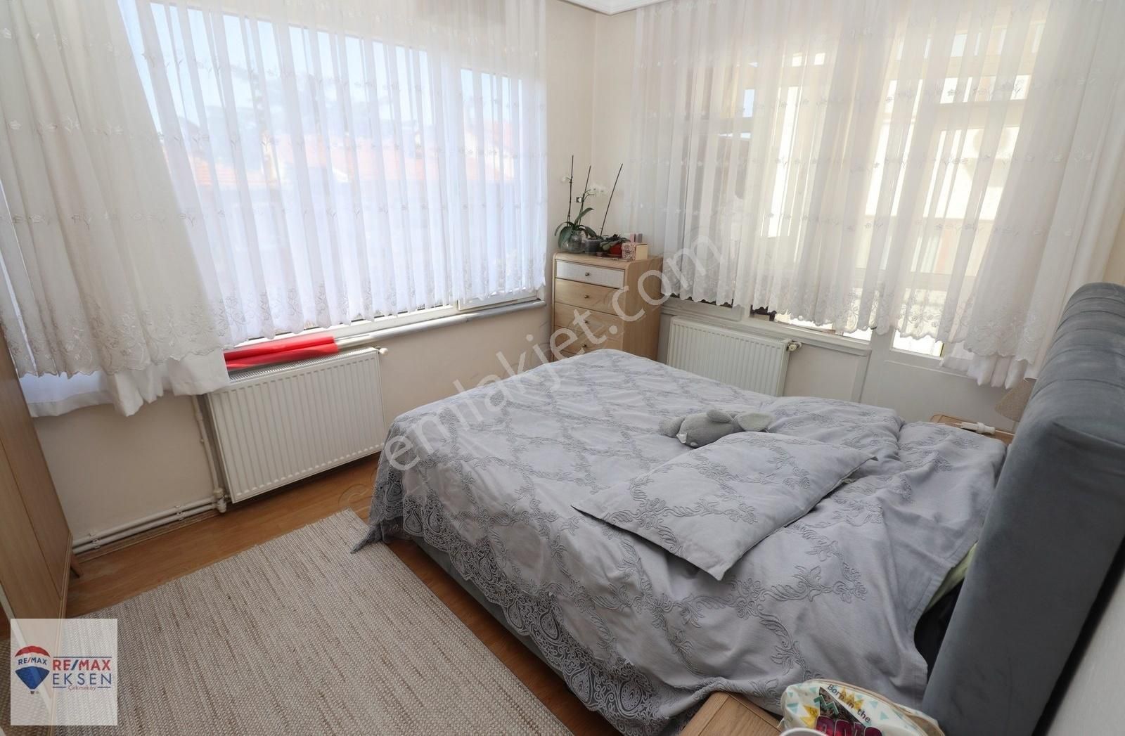 Üsküdar Validei Atikte Kapalı Mutfaklı, Balkonlu, Masrafsız 2+1