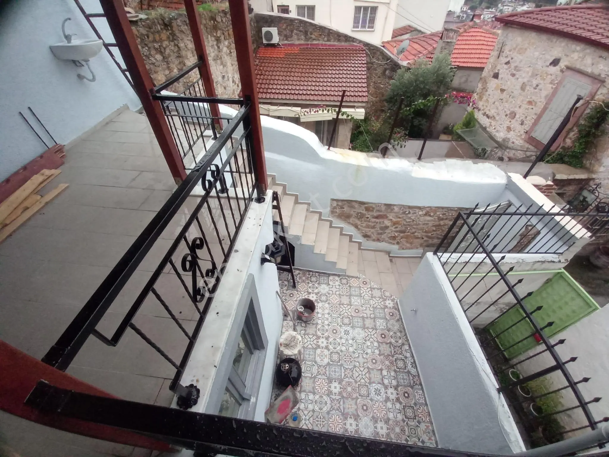 Ayvada'dan Ayvalık Merkez'de Deniz Manzaralı Avlulu 2+1 Rum Evi - Görsel 4