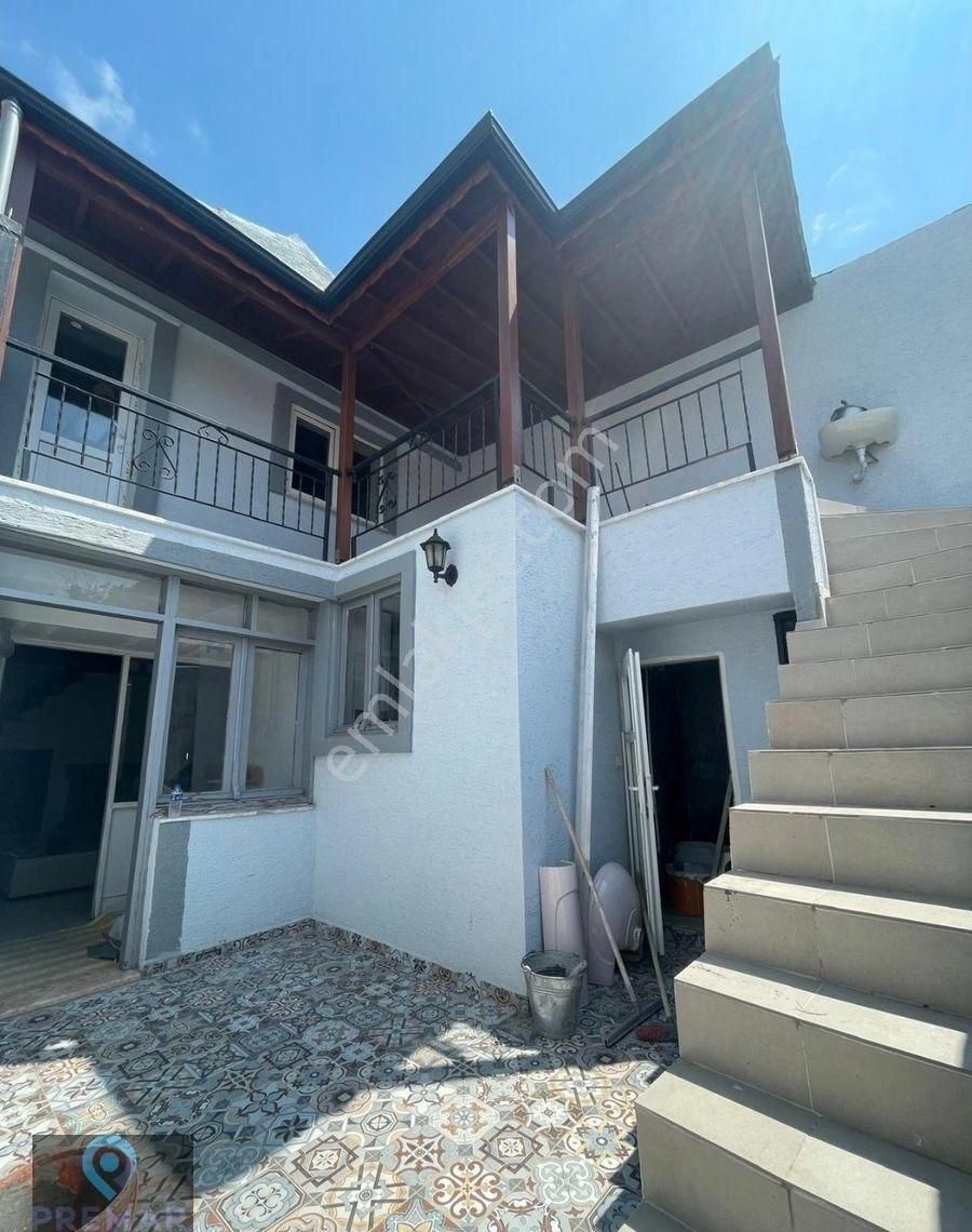 Ayvada'dan Ayvalık Merkez'de Deniz Manzaralı Avlulu 2+1 Rum Evi - Görsel 8