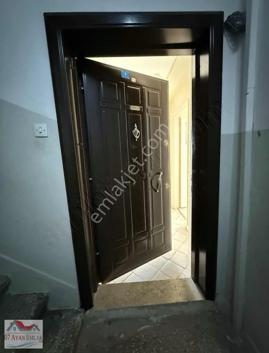 Dokuma Özgürlükte Yol Cepheli 2.katta Satılık 3+1