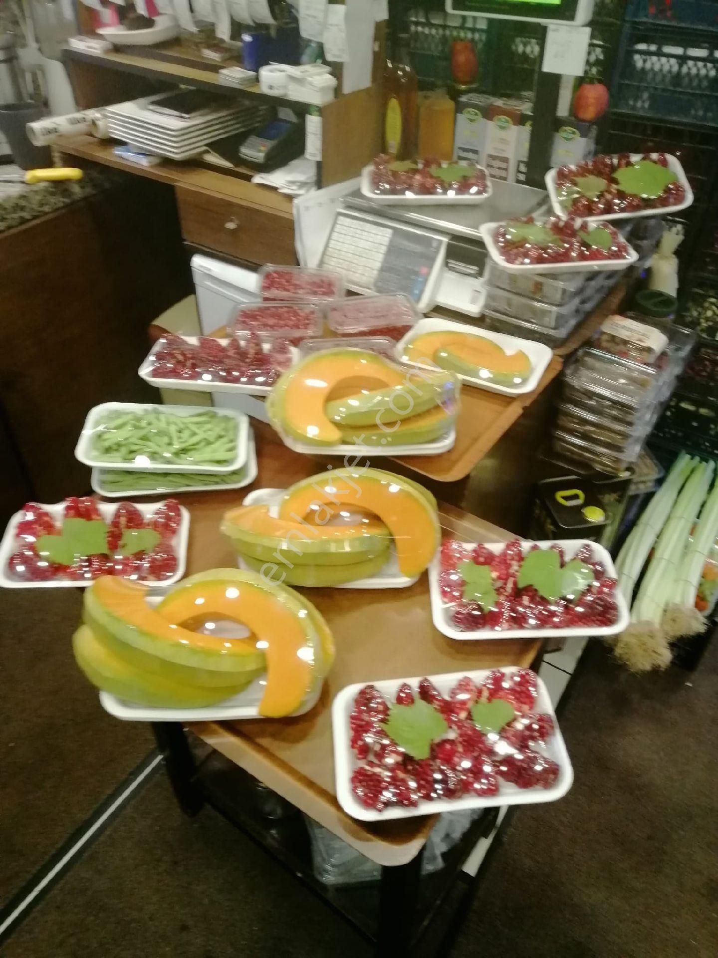 Küçükyalı Cadde"de Devren 45 M2 Ön Kullanımlı Manav Şarküteri - Görsel 5