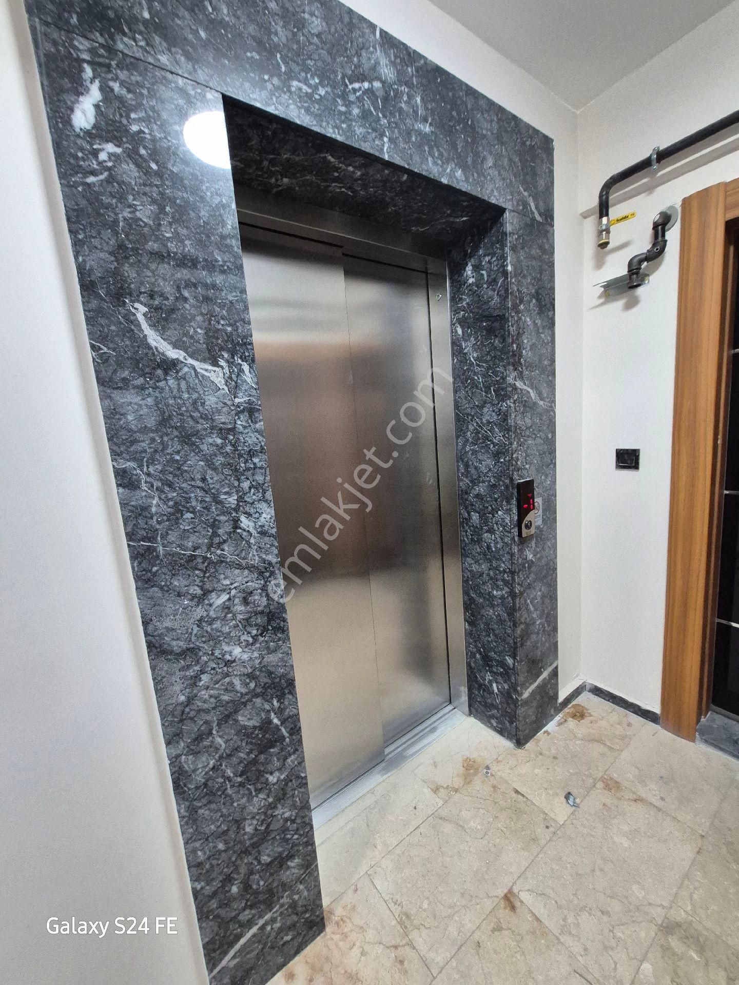 Bornova Da 1+1 Eşyalı Satılık Lüks Daire - Görsel 11