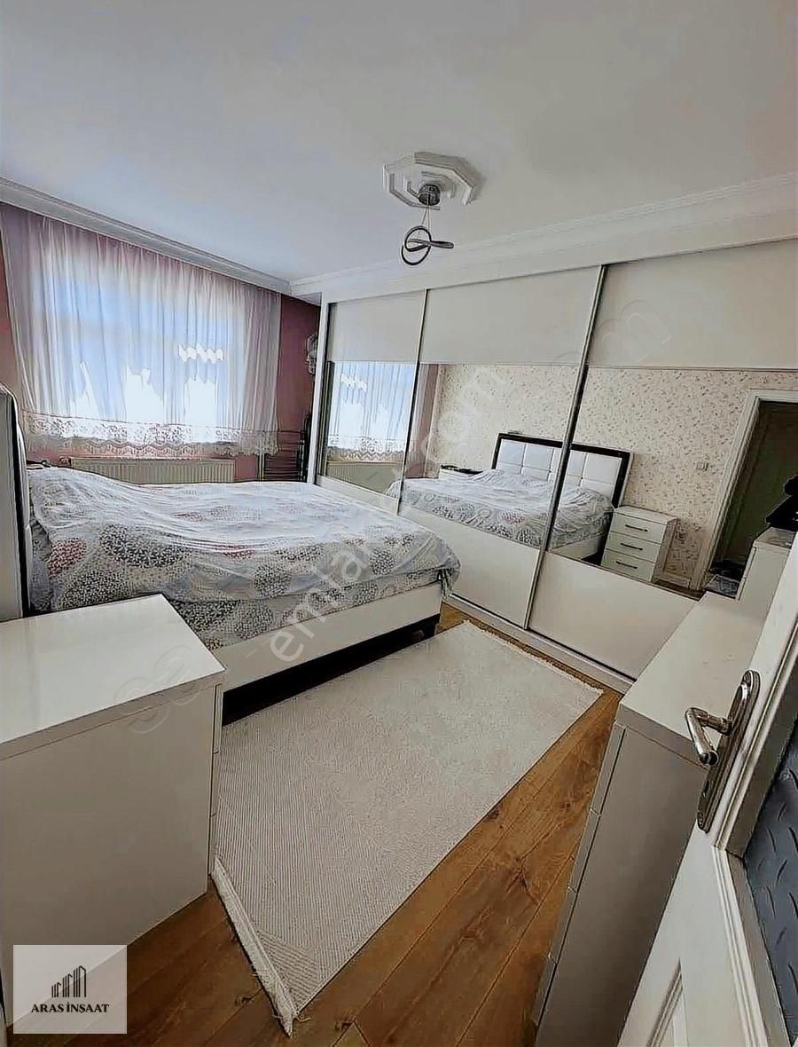 Aras İnşaat'dan Satılık 3+1 130m2 Orta Kat 17 Yıllık Daire - Görsel 2