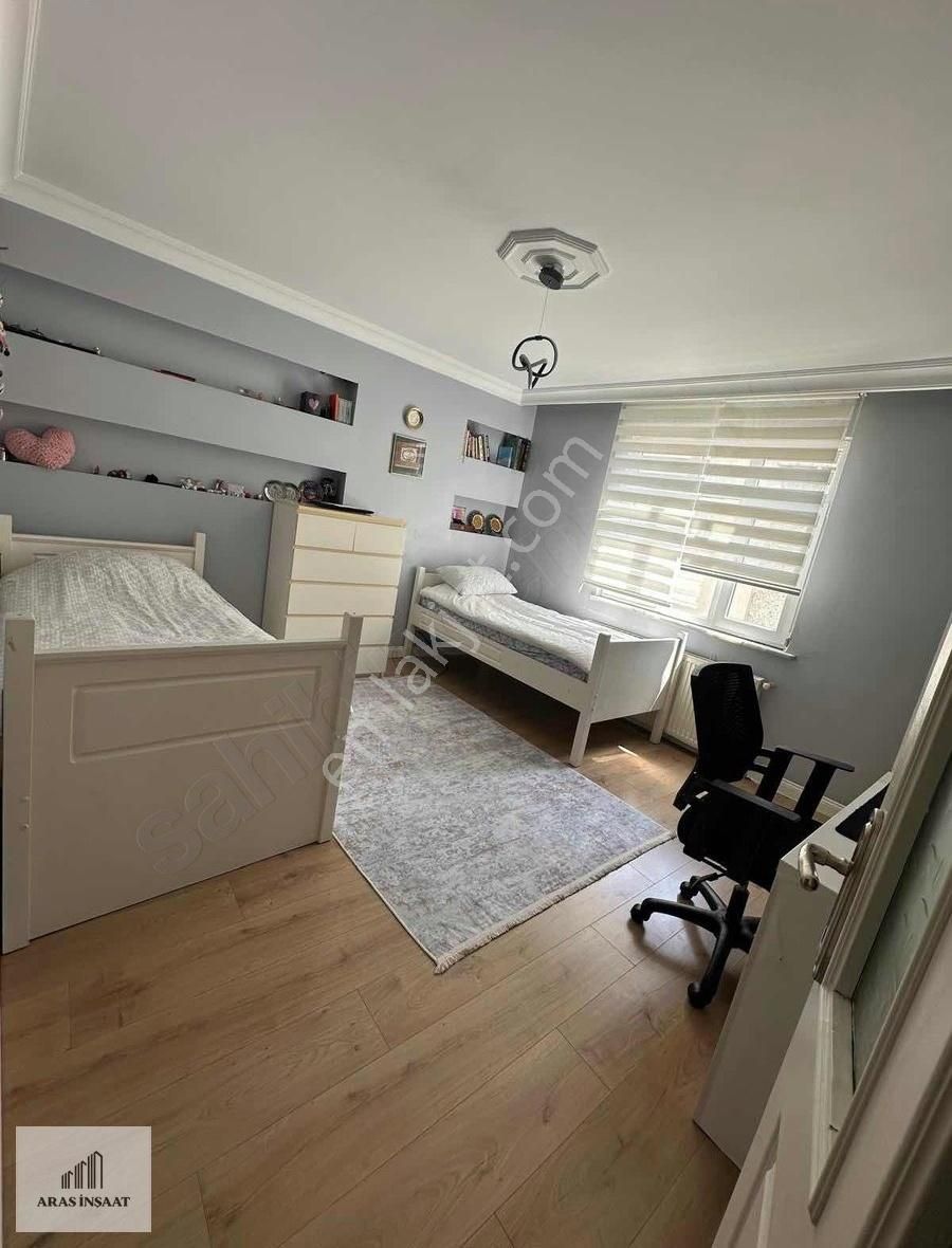 Aras İnşaat'dan Satılık 3+1 130m2 Orta Kat 17 Yıllık Daire - Görsel 3