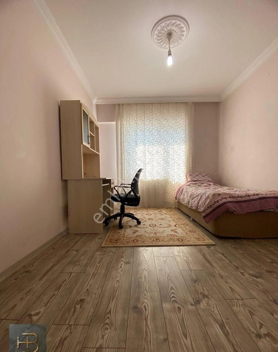 Bayrakçeken'den 1+1 Eşyalı Kiralık Sümer Mah Ara Kat Balkonlu