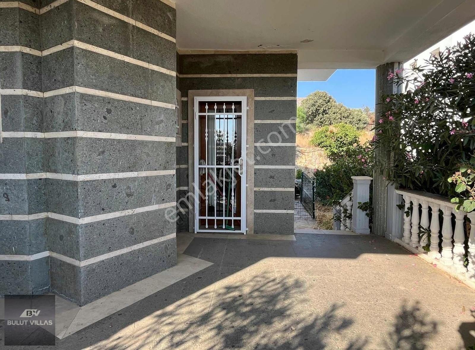 Fırsat Bodrum Gümüşlük Merkez De Havuzlu Sitede 3+1 Mustakil.