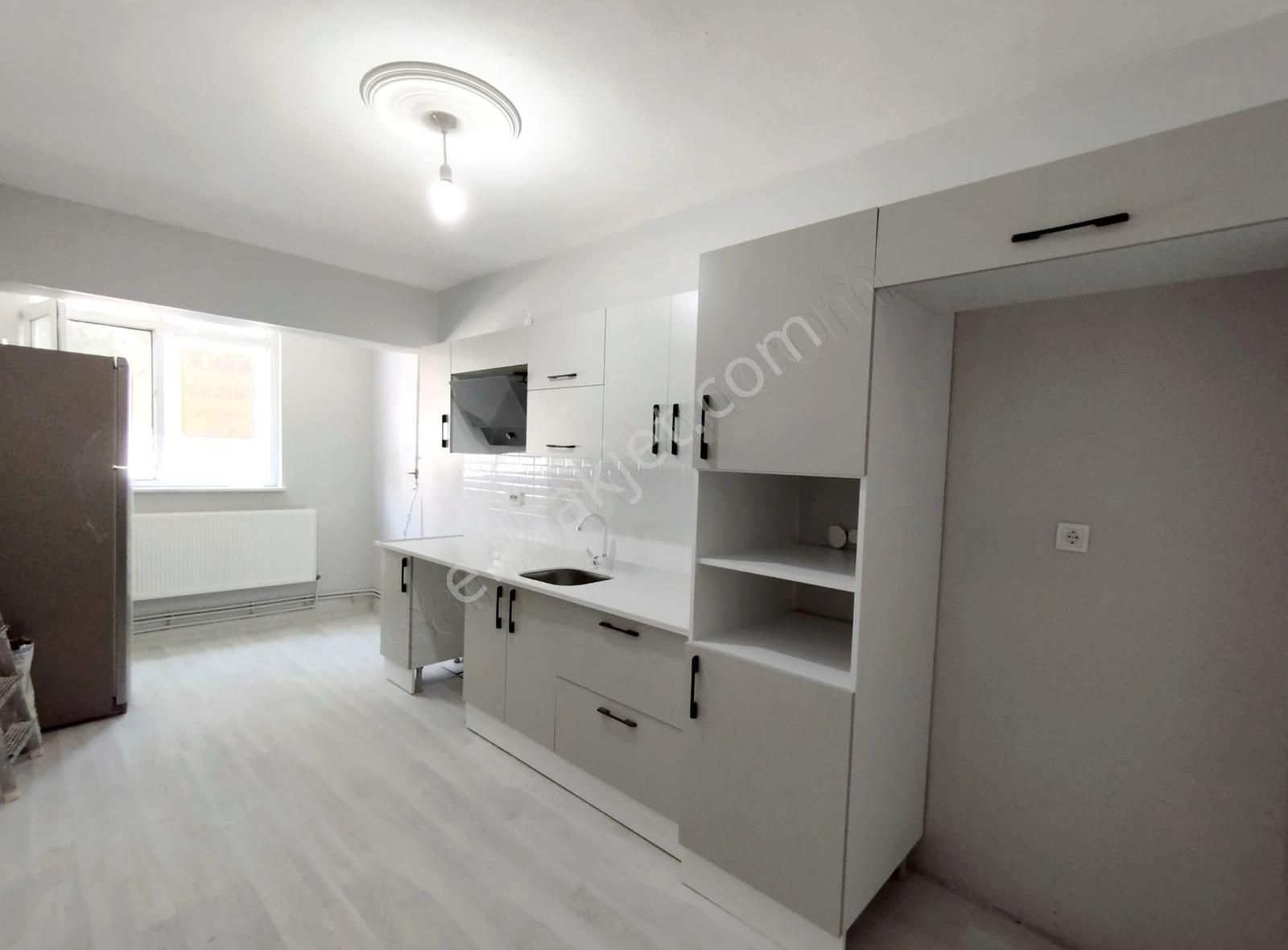 8 Kasım Mahallesi'nde Temiz,bahçeli 2+1 Kiralık Daire!!