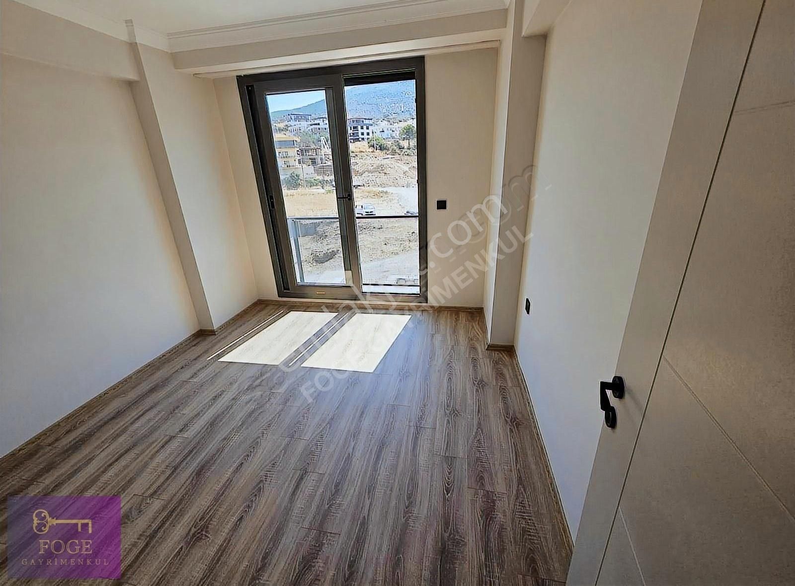 Yenifoça'da Sıfır 1+1 Kiralık Daire