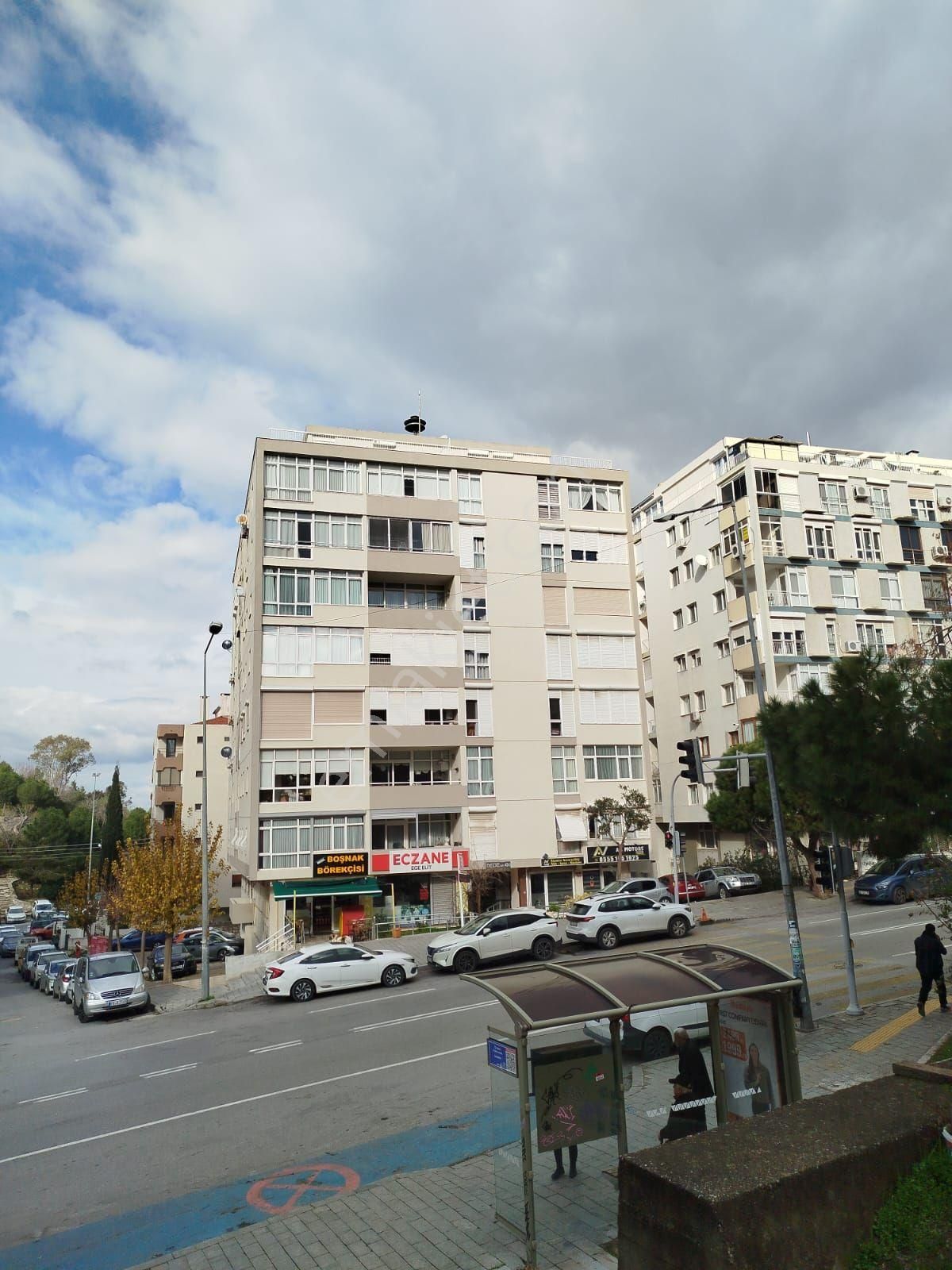 İnönü Caddesi Üzerinde Deniz Manzaralı Çok Geniş 3+1