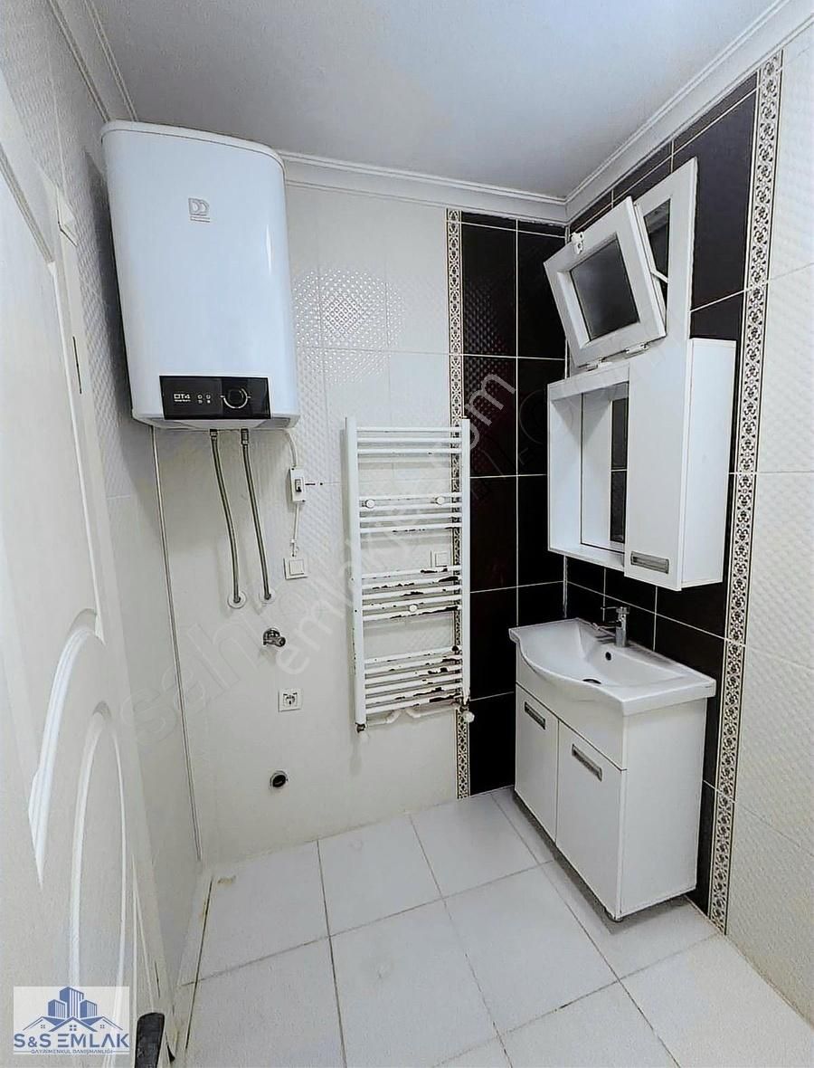 S&s Emlakdan Sarımsaklı'da 12 Ay Kiralık 1+1 Eşyasız Daire