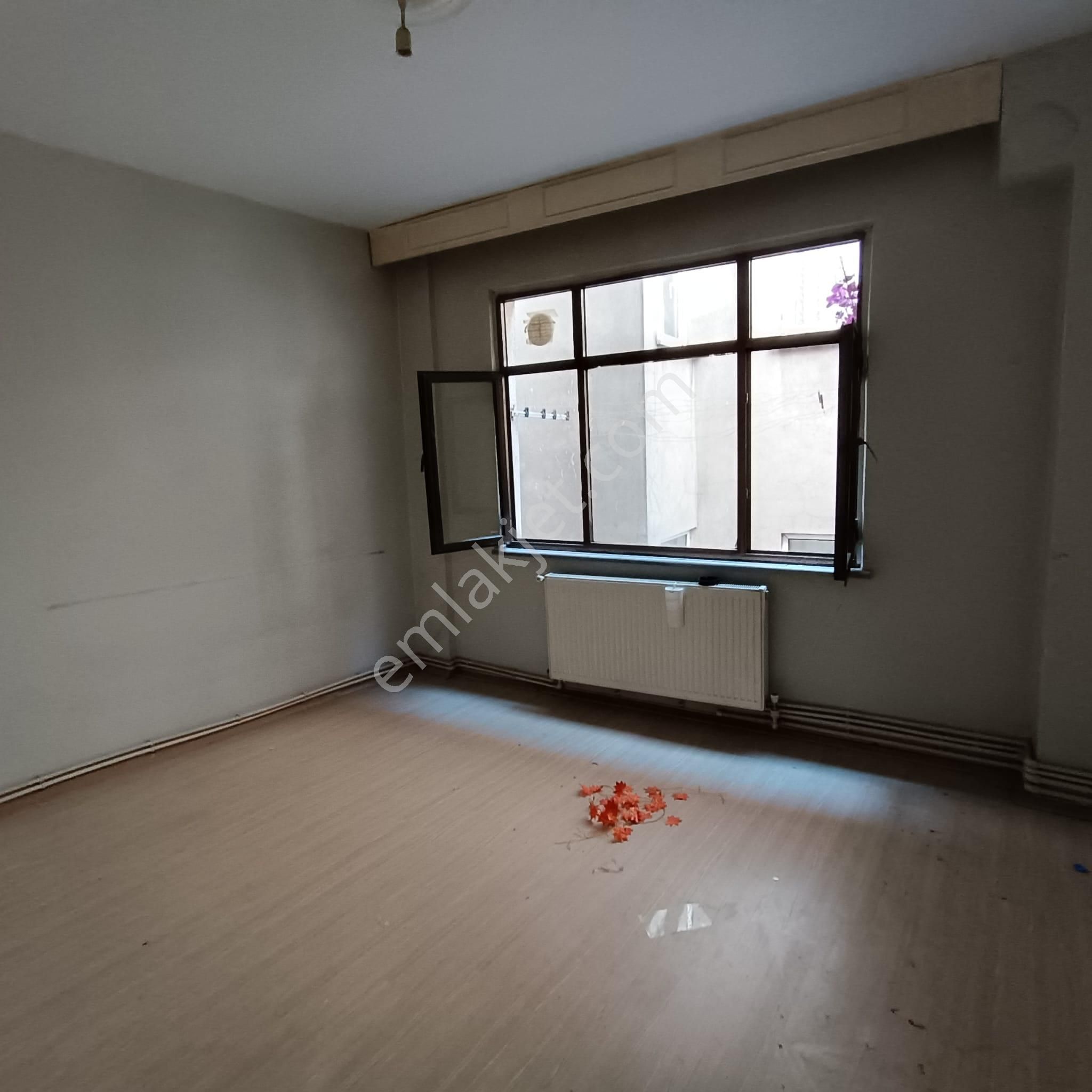 Gaziosmanpaşa Havuzbaşı 3+1 Kat 2 Kombili Arka Cephe