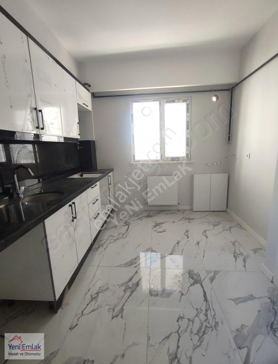 Yeni'den Esenkent Barjyolu Cad.cephe 90m2 Sıfır Ters Dubleks 2+1