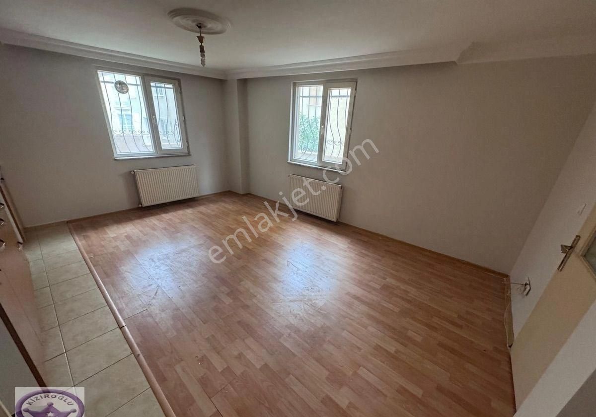 Fındıklıda Üniversitelere Yakın 12 Yıllık Binada Kombili 1+1