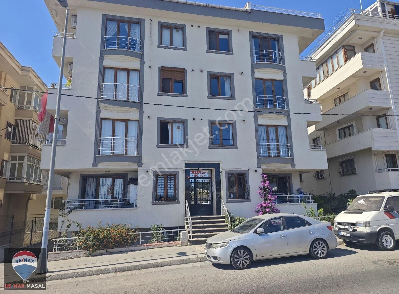 Fındıklı Başıbüyük Yolu Cadde Üstü 65m2 3+1 Bahçe Katı Satılık