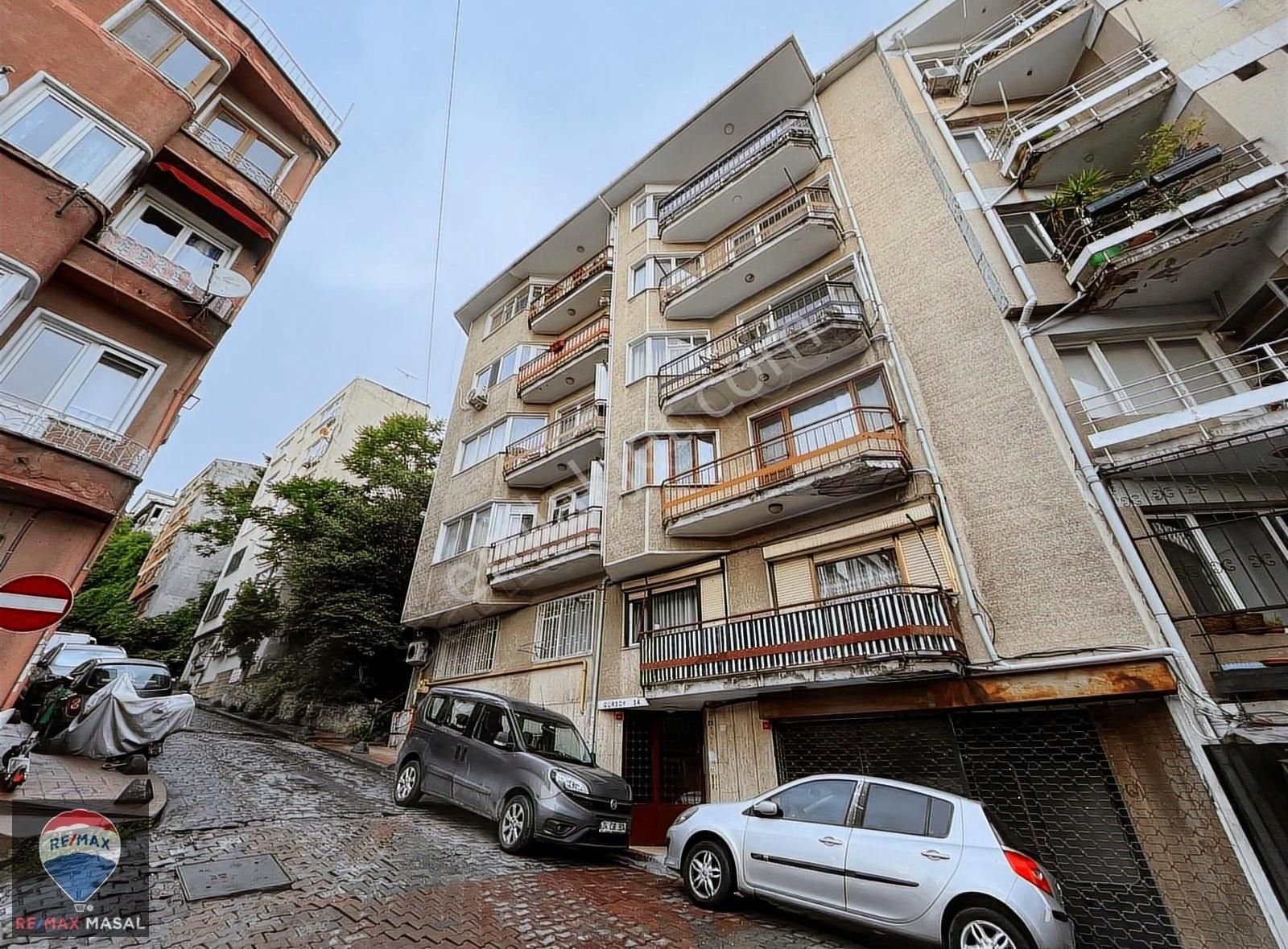 Gümüşsuyu Komple Yenilenmiş Bahçeli 2+1 Satılık Fırsat Daire