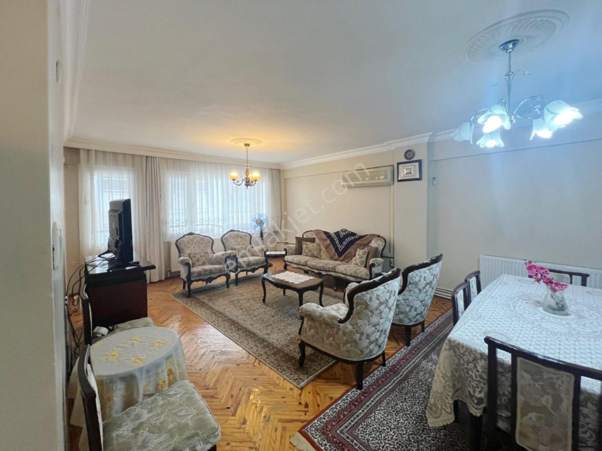 Karşıyaka Yalı Mahallesi Cihat Kora Yakını Satılık 3+1 Boş Daire