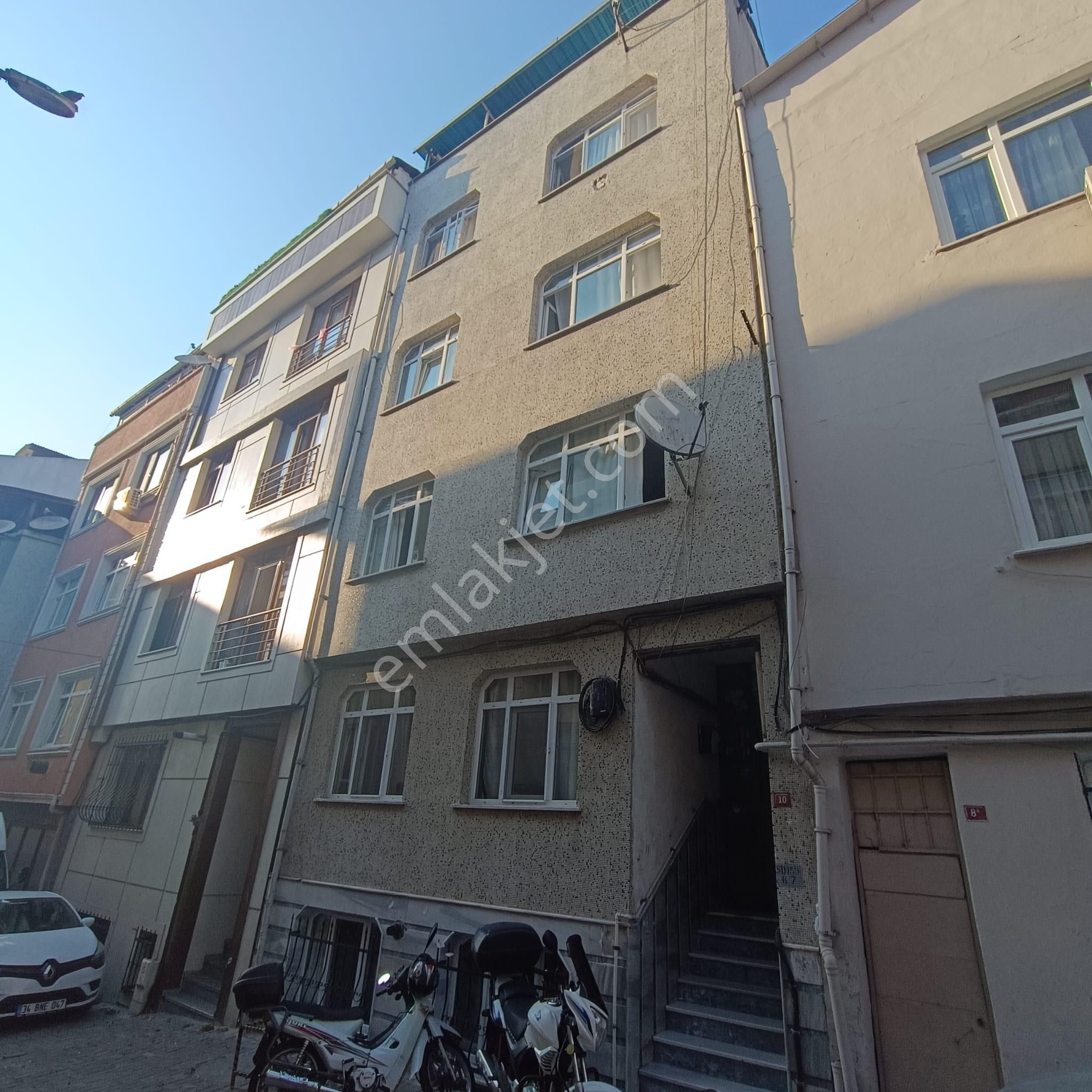 Bayrampaşa Orta Mahalle 2+1 Çatı Katı 2+1 Çift Cephe Balkon Kombili Memura Yabancıya Bekar Bayana