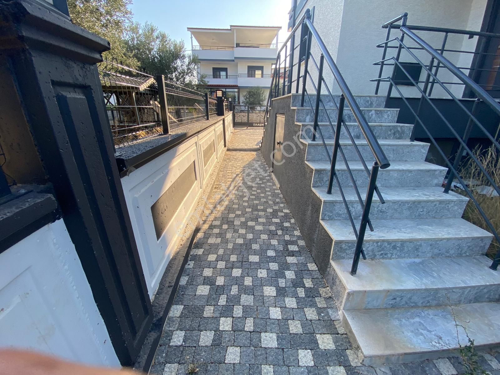 Güre’de Deniz Manzaralı 4+1 Sıfır Müstakil Villa – 3 Banyo, 200 M² Bahçe, Kat Kaloriferli - Görsel 5