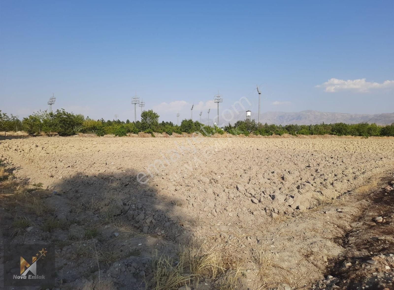*nova* Yurtbaşı'da Hipodromun Yanında Yatırımlık Arazi