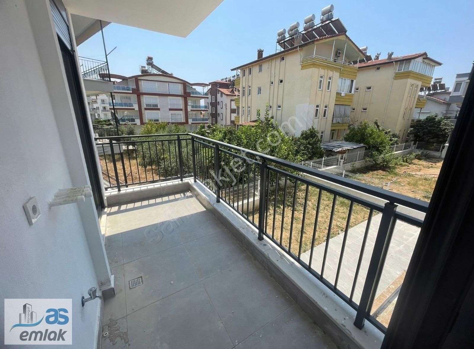 Ilıca Havadar Konumda Ara Kat Asansörlü Havuzlu 2+1 Daire