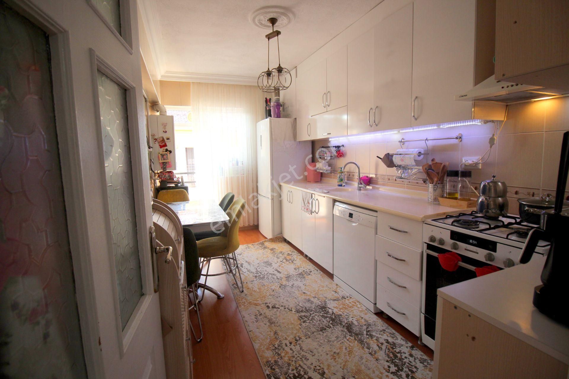 Emre Emlaktan Piyade Mahallesinde Geniş Ferah Masrafsız 3+1 Satılık Daire - Görsel 2