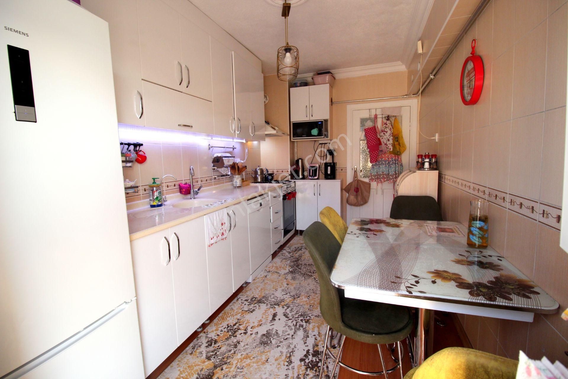 Emre Emlaktan Piyade Mahallesinde Geniş Ferah Masrafsız 3+1 Satılık Daire - Görsel 3