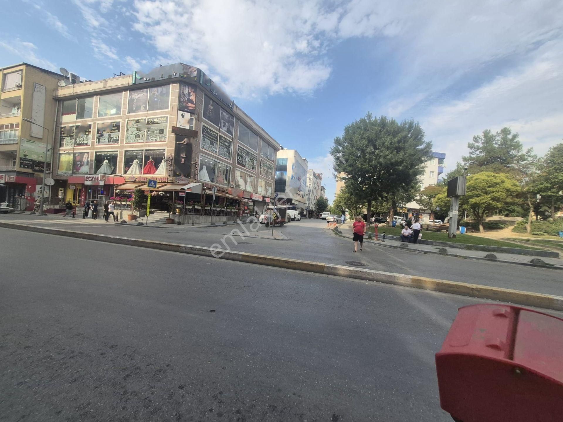 Mahmutbey Caddesi'nde İşlek Konumda, Depolu, Devren Market - Görsel 17
