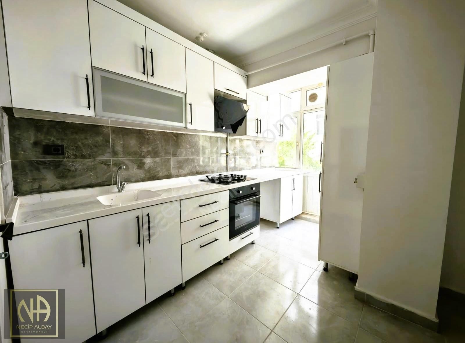 Etlik'de Cadde Paraleli Full+full Yapılı 3+1 Satılık Daire