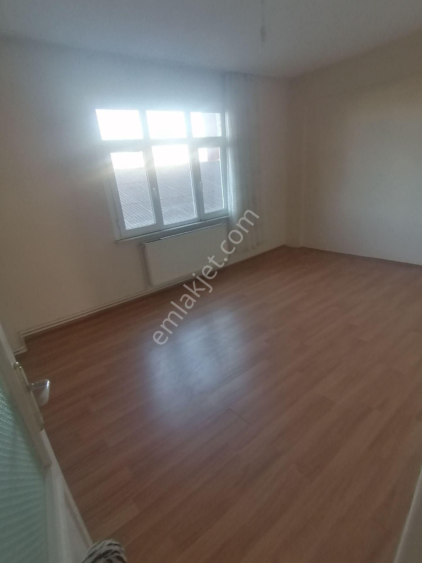 Ümraniye Tepeüstü Alemdağ Caddesi Üzeri 3 Kat 2+1 130 Metre Metro Yürüme Mesafeli Daire Tepeüstü - Görsel 22