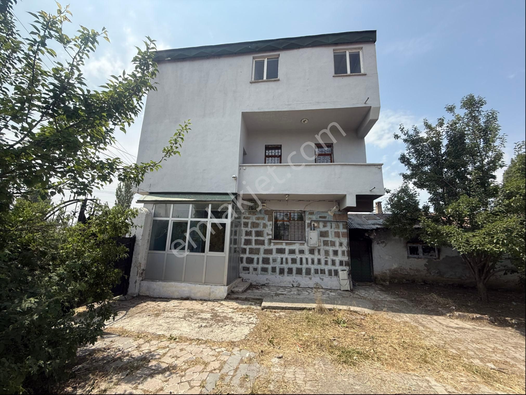 Şeyma Emlaktan Kiralık Triblex Üç Katlı Çiftbanyolu Daire