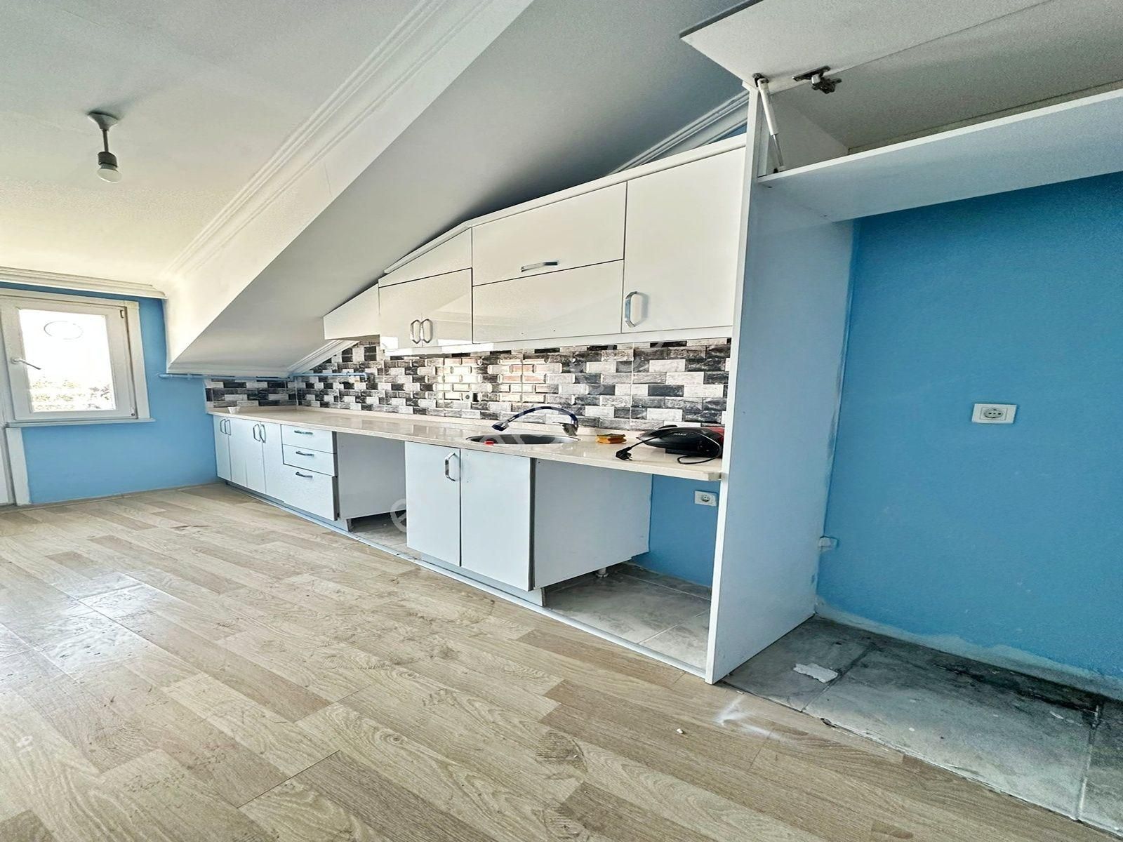 Esenyurt Necip Fazıl Kısakürek Mh 2+1 Çatı Katı Kiralık Daire