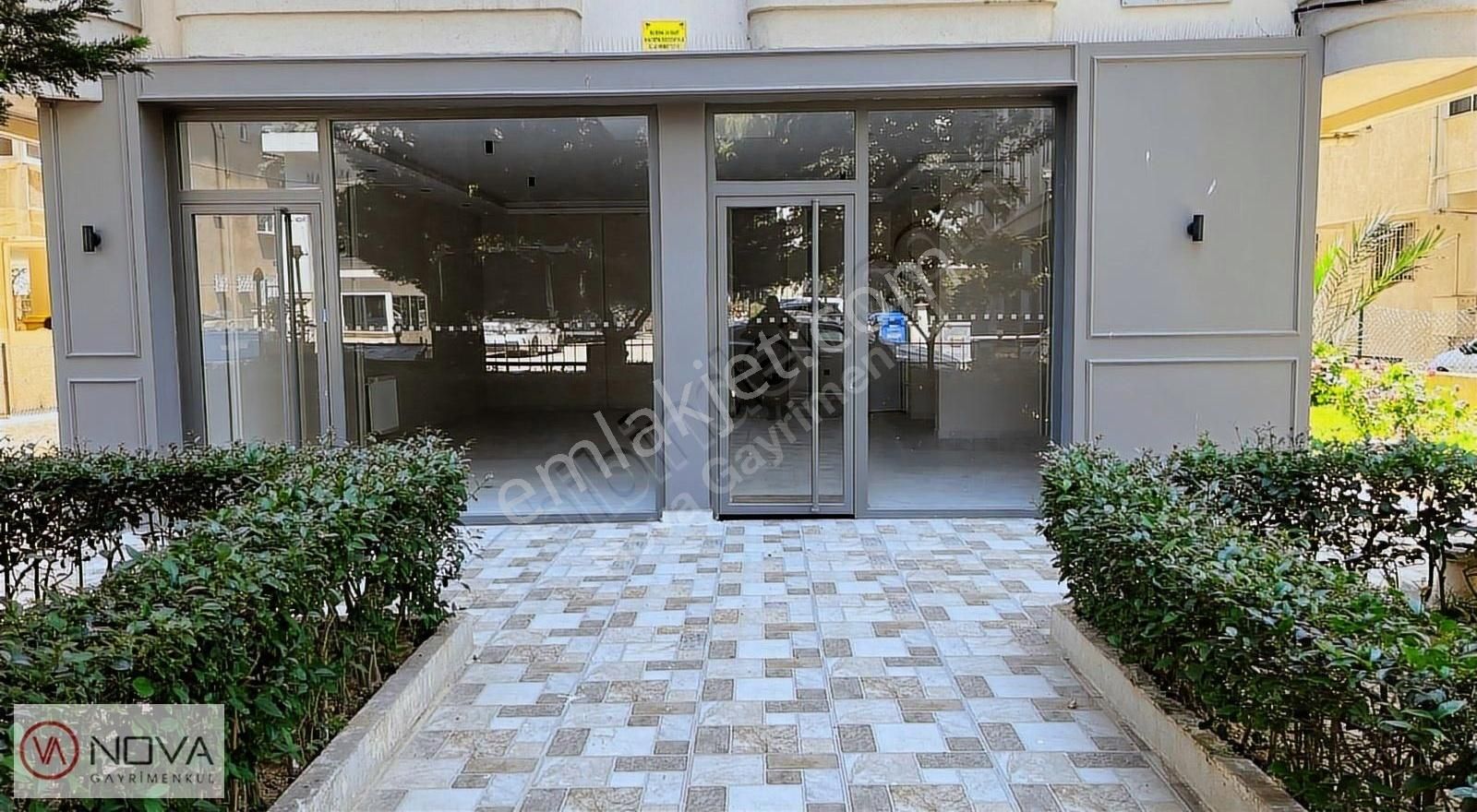 Erenköyde Merkezi Konumda ,deposu Bulunan Satılık Dükkan
