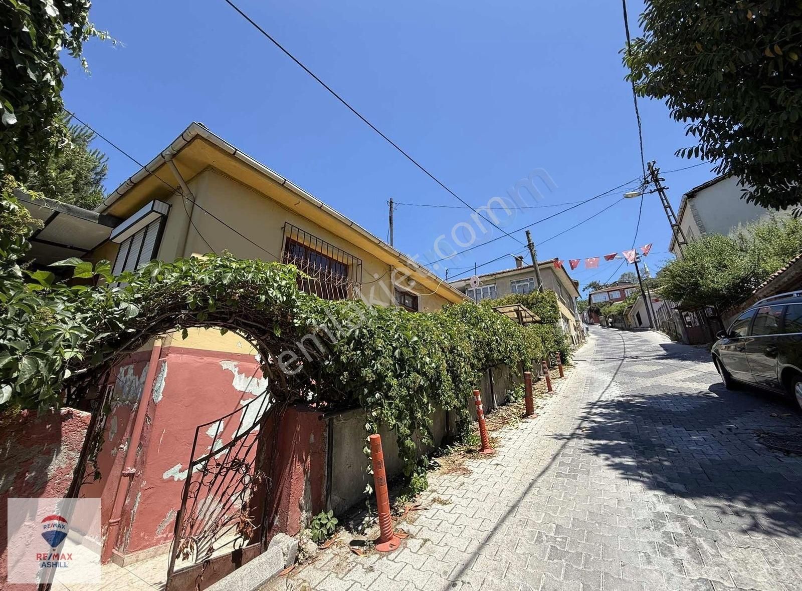 Beykoz Paşabahçede Bahçeli Ve Bahçe Katlı Müstakil Ev!