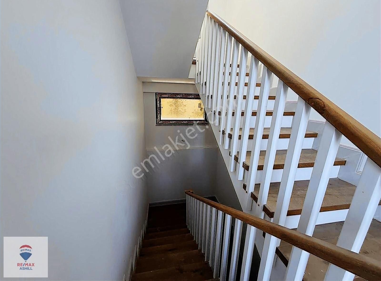 Tepeörende Özel Havuzlu Site İçinde Tripleks Net 392 M² Villa