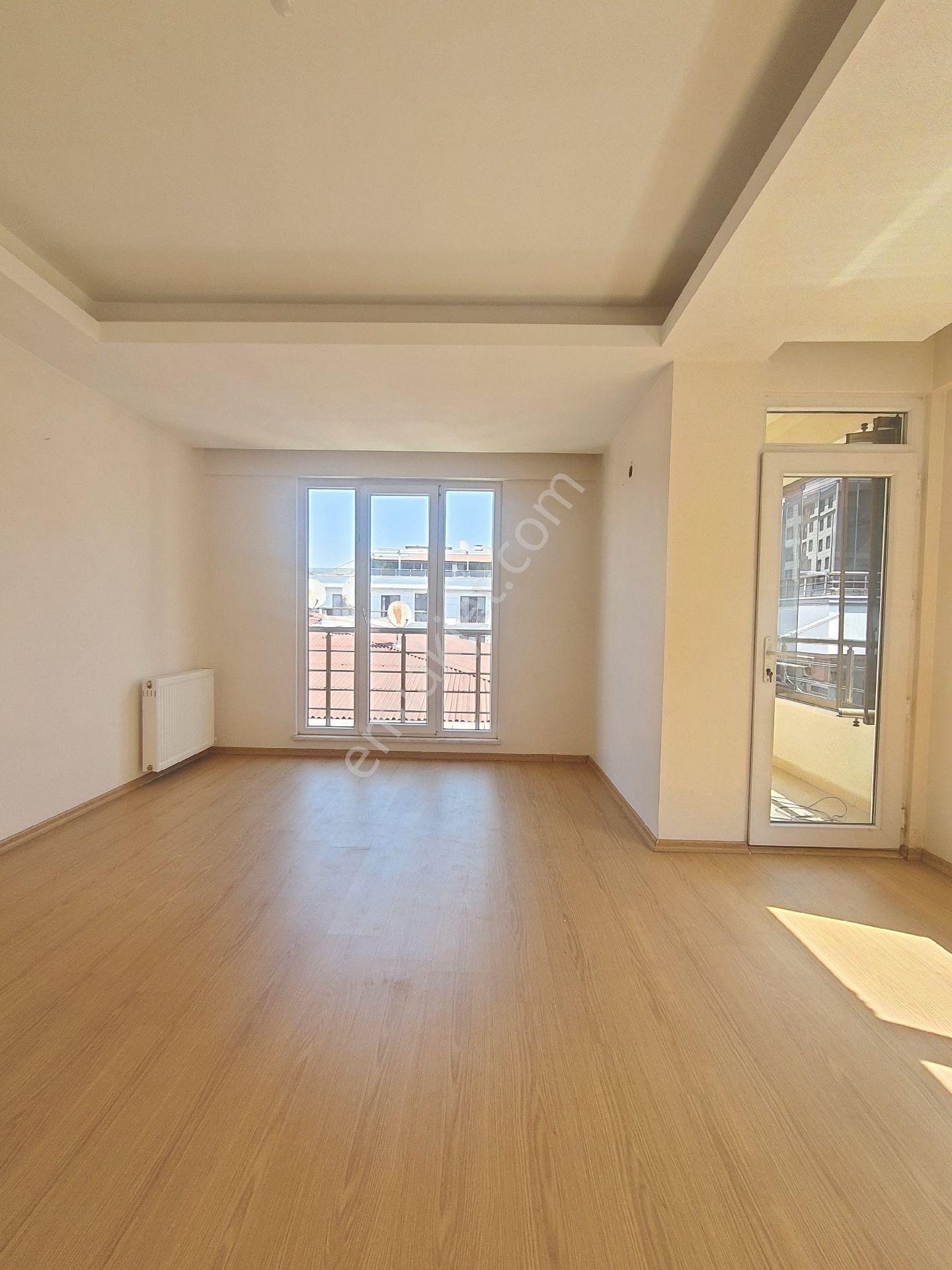 Cennet Mah. Asansörlü Geniş Kullanımlı 2+1 90 M2 En Üst Kat...