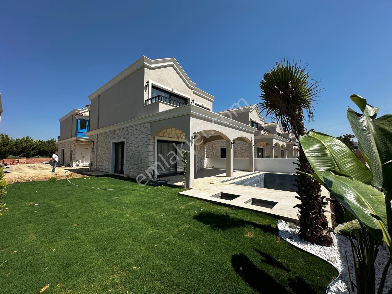 Kuşadası-karaova-özel Mimari-satılık Villa 4+1