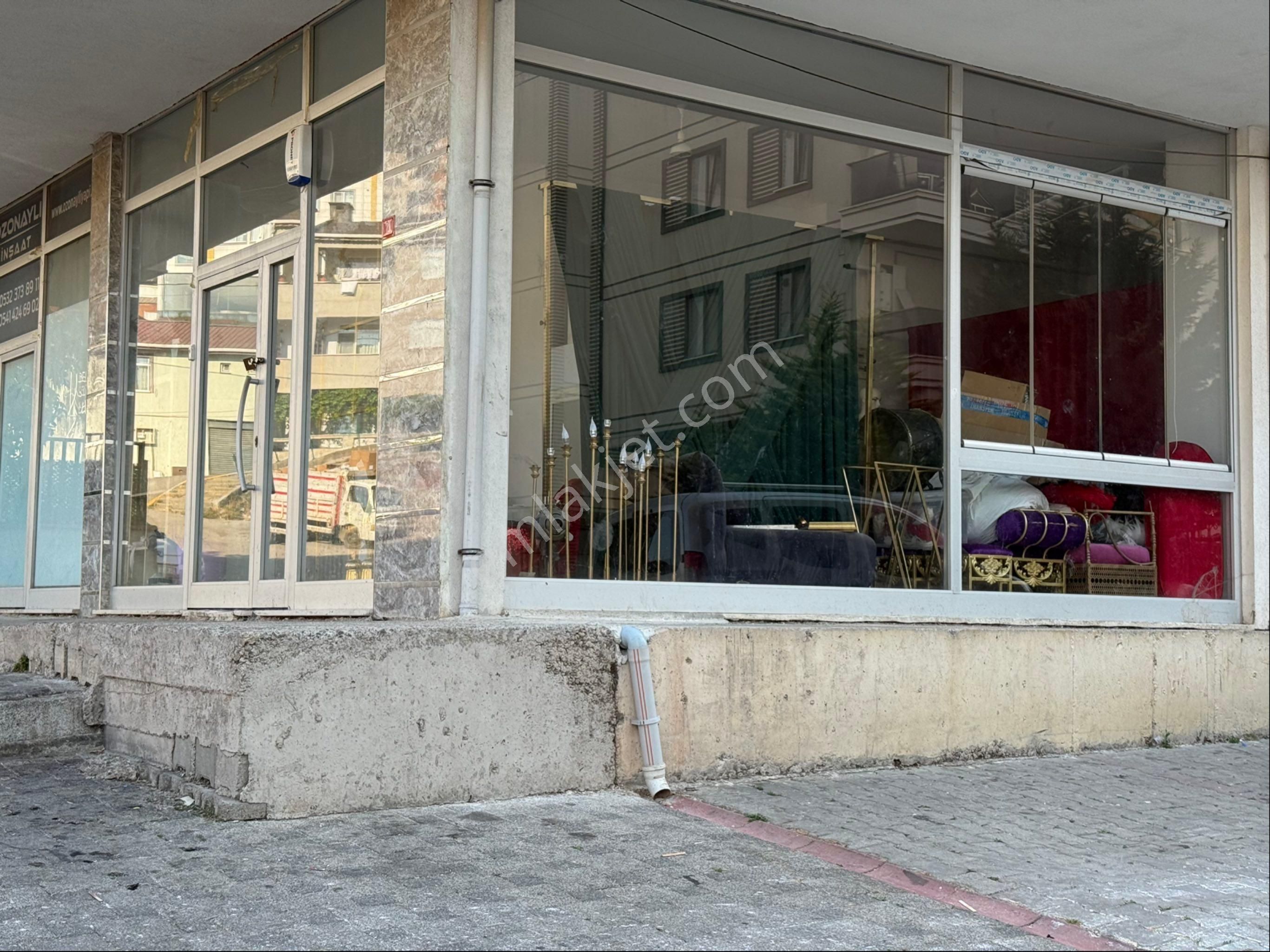 Sultanbeyli Battalgazi Hastaneye Yakın Dükkan Satılıktır.