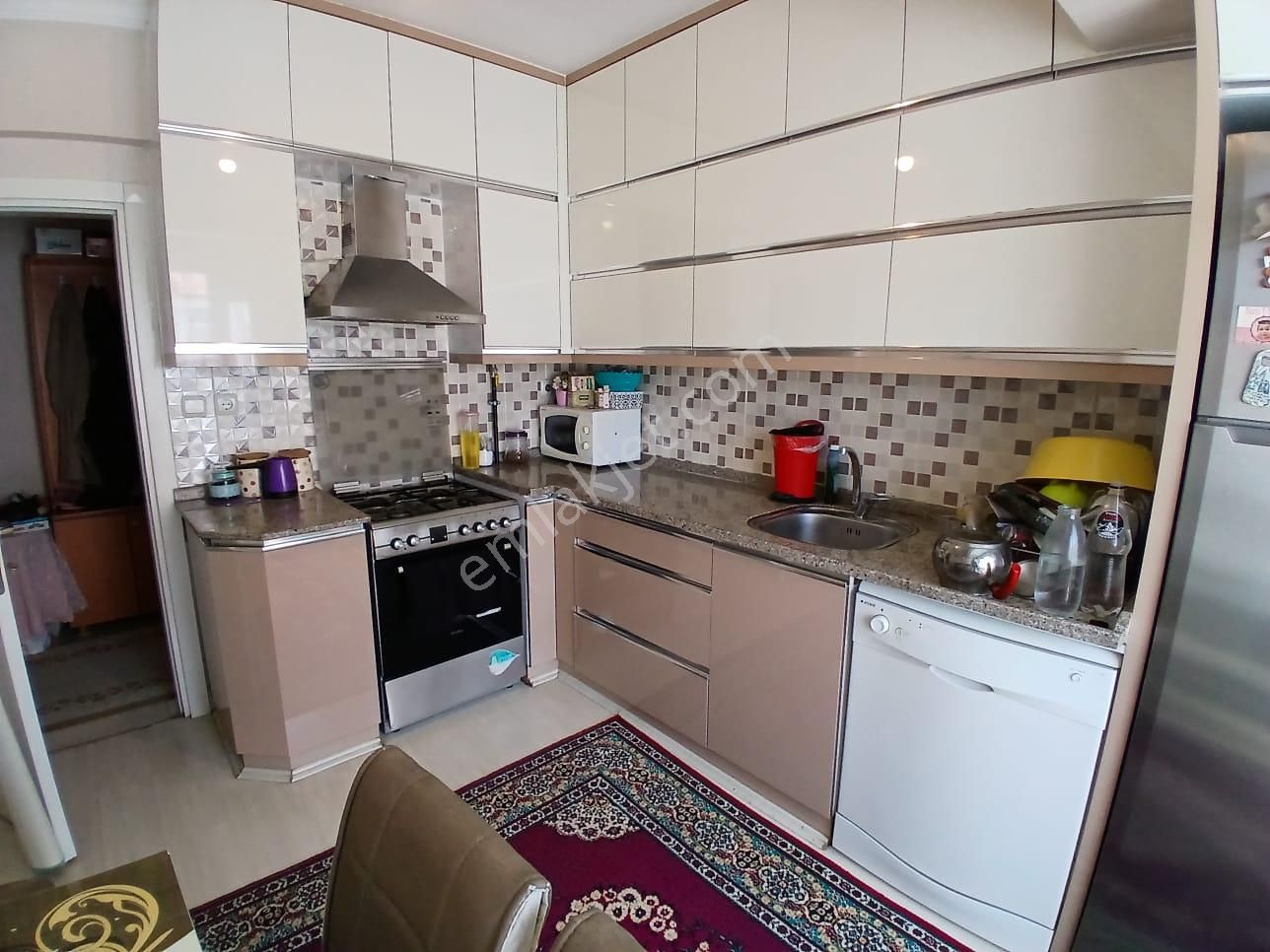 Akçay Emlak'tan Akşehir İstasyon Mahallesi Perşembe Pazarı Altında Satılık 3+1 Daire