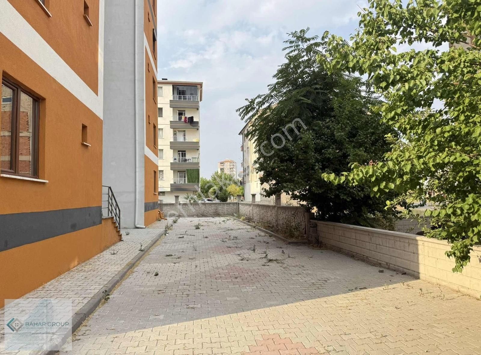 Yunus Emre Mahallesinde Satılık Lüks Sıfır Daire