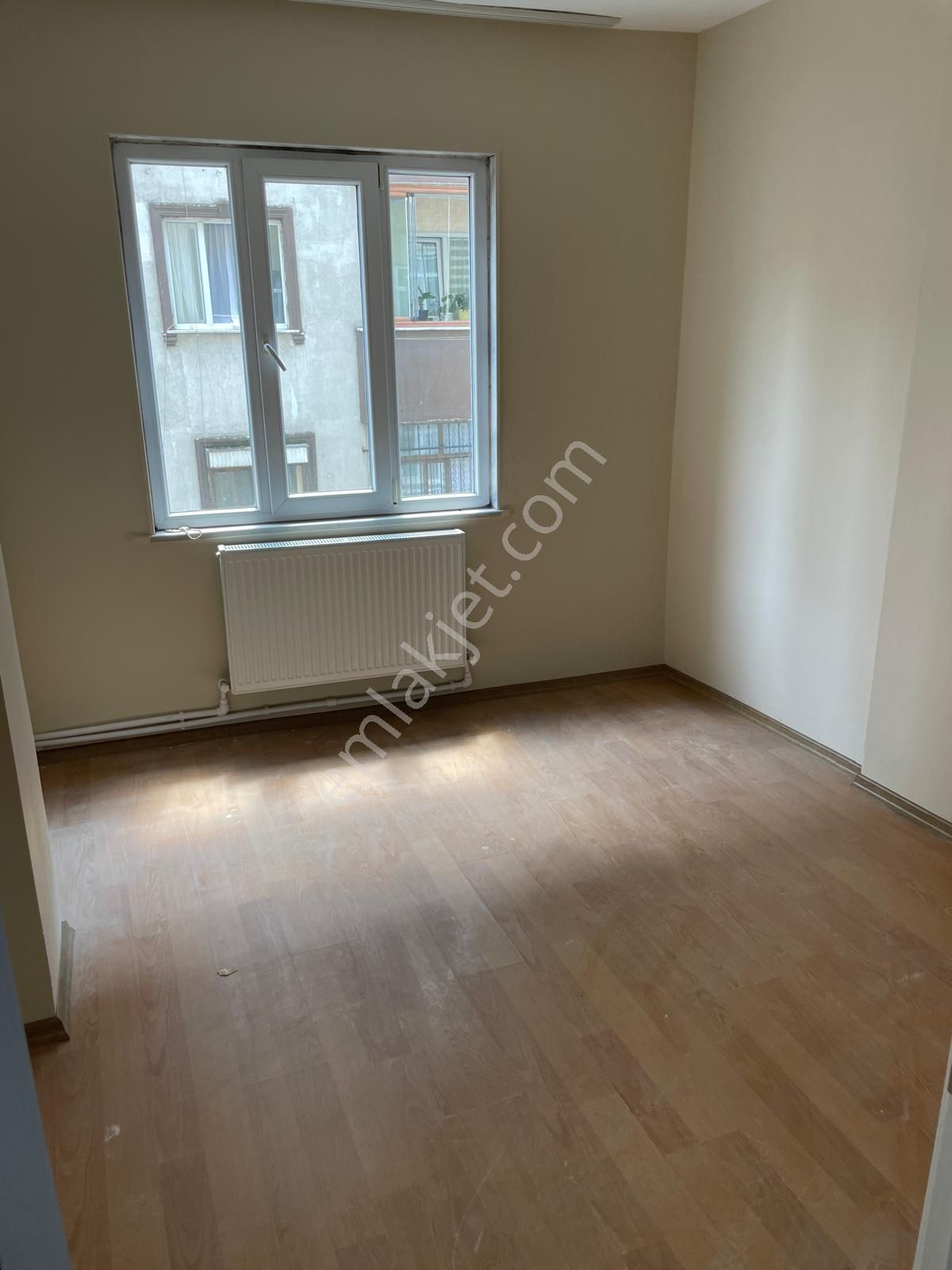 Barbaros Hayrettin Paşa Mahallesi Kiralık İçi Yenilenmiş 1.kat Daire