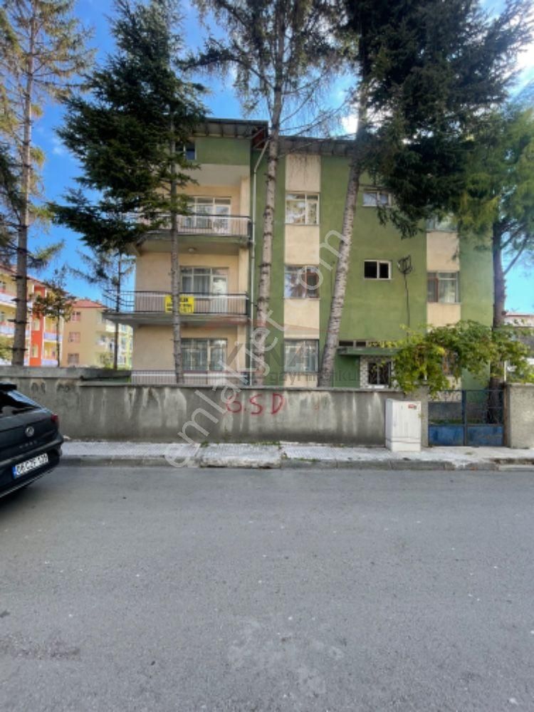 Güvenay - Çorum Kale Ve Eti Lisesi Civarı – 3 Katlı Kiracılı Komple Bina