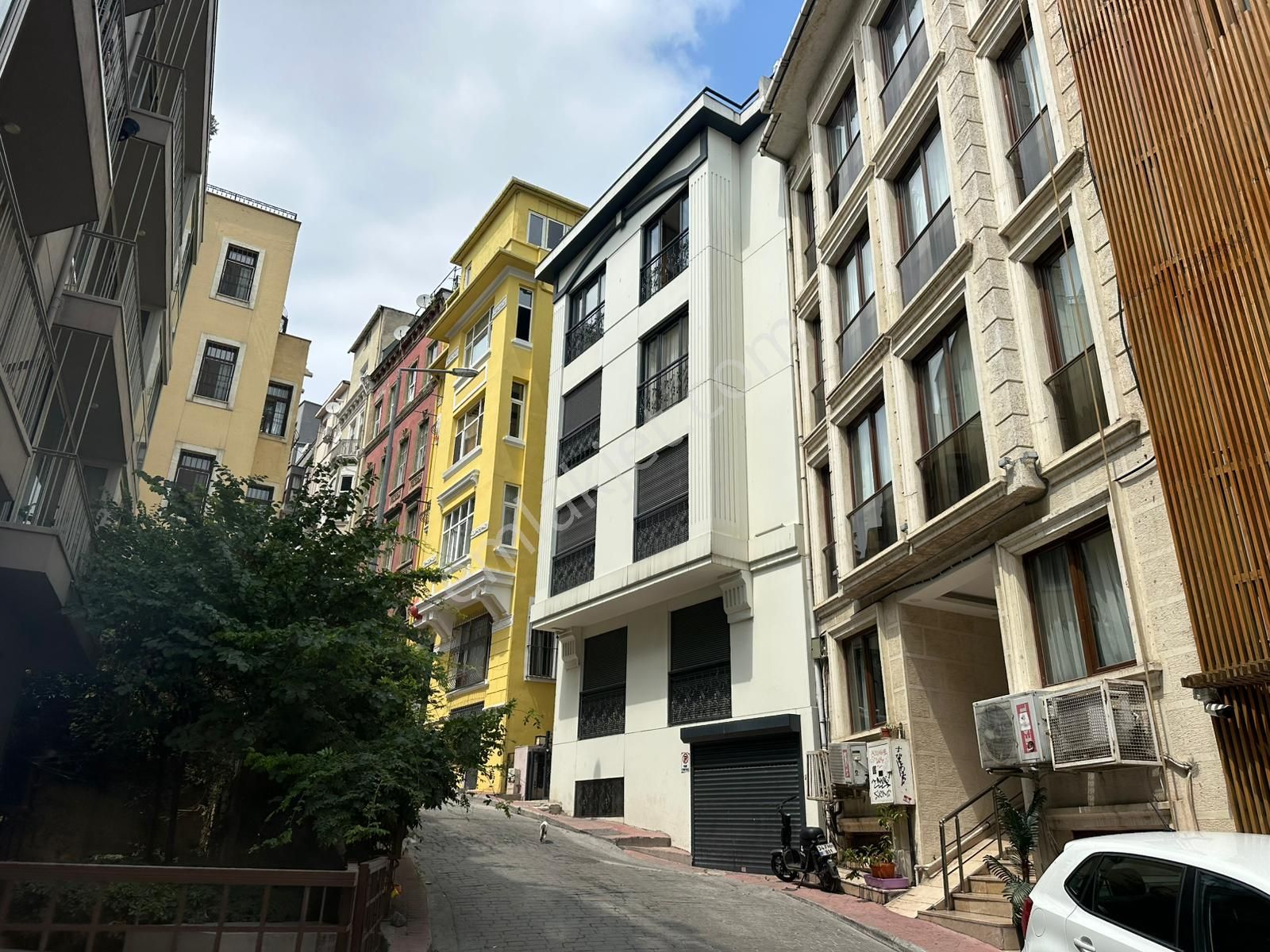 Galata Hacımimide Yeni Binada, Otoparklı Bahçe Katı 2.5+1