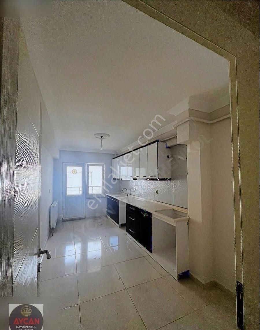 Aycan Gayrimenkulden İhsaniye Mahallesinde Satılık 3+1 Daire