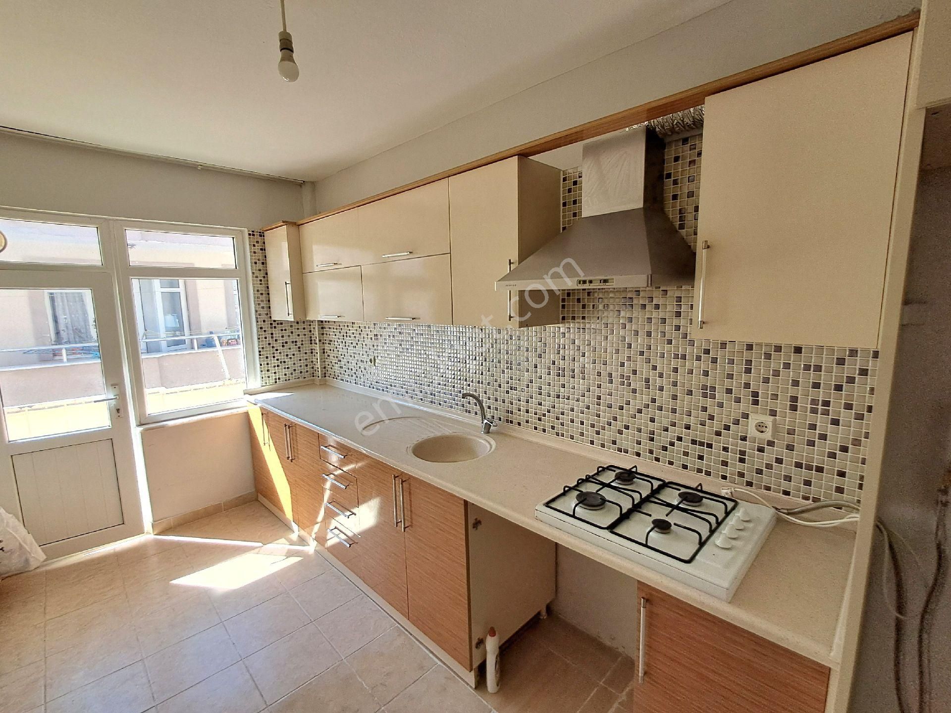 Truva//atakum Mimar Sinan Ortaokulu'na Cephe 3+1 Kiralık Daire
