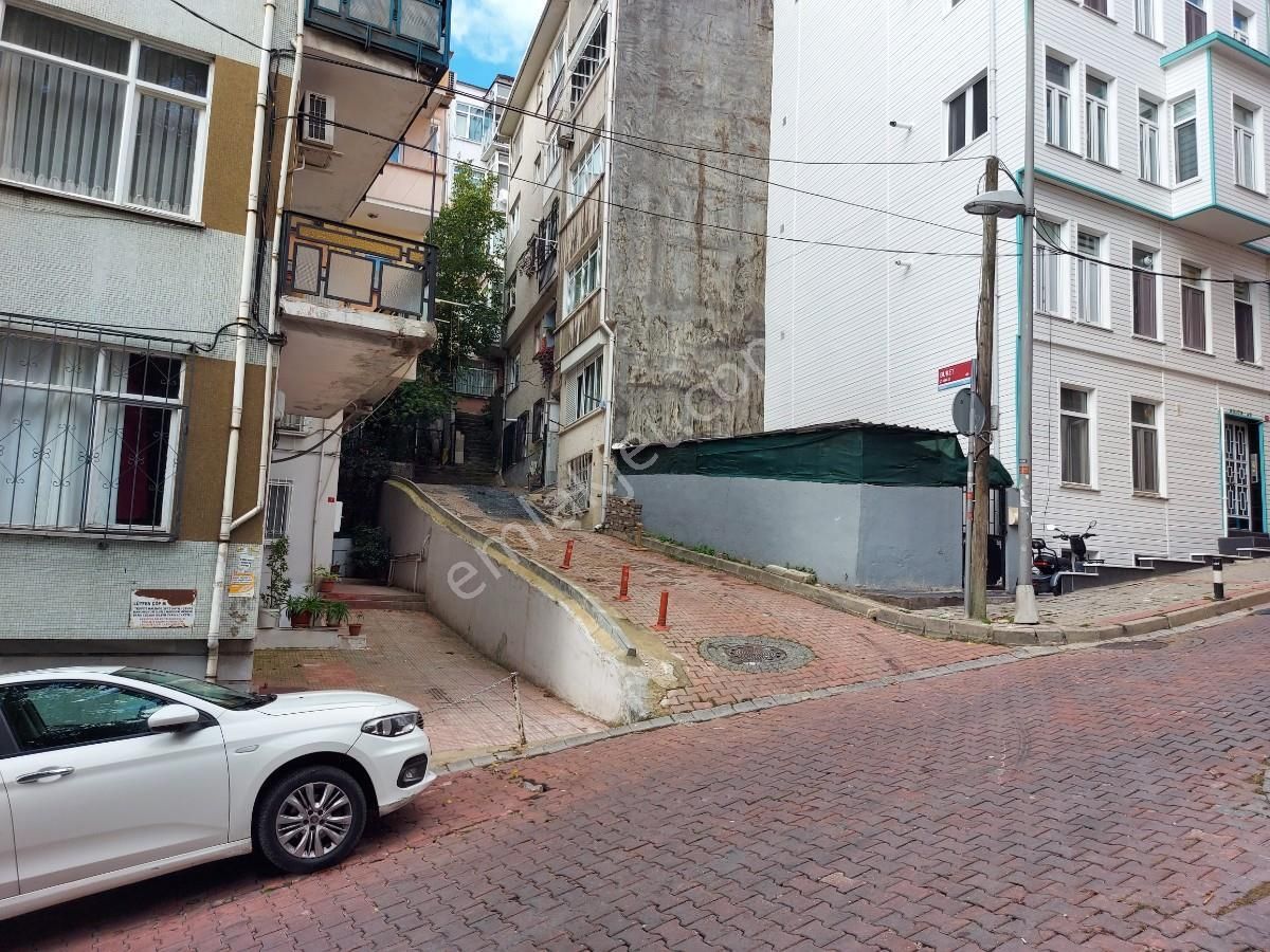 Beşiktaş Çırağan Da Otopark Sorunu Olmayan Tertemiz 2+1 Daire