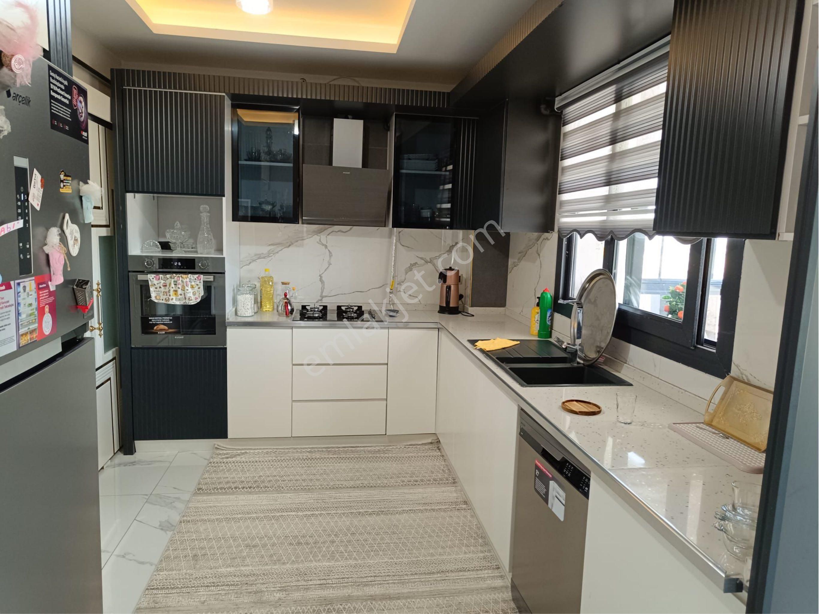 Yeni Cezaevi Karşısı Çok Acil Satılık 3.5+1 Daire