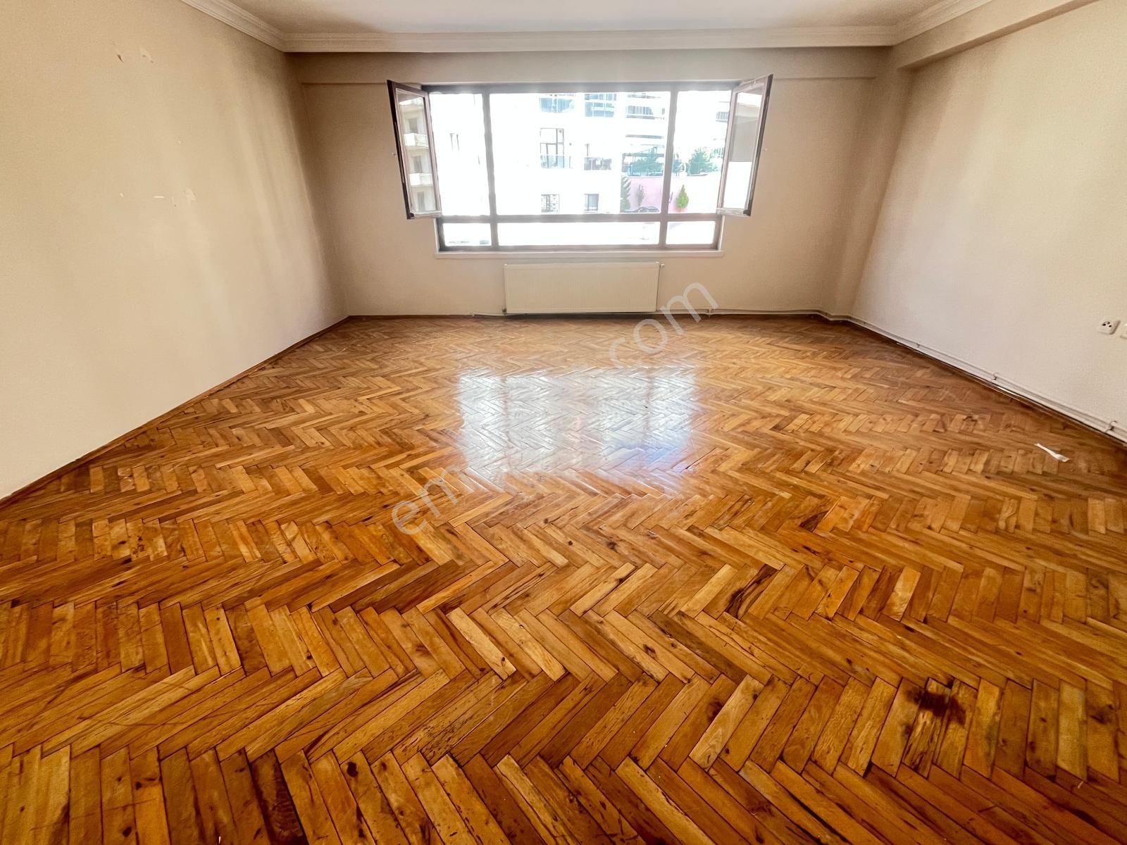 Güventepe Mevlana Orta Okulu Yakını 140 M2 Geniş Daire İsteyenlere Fırsat