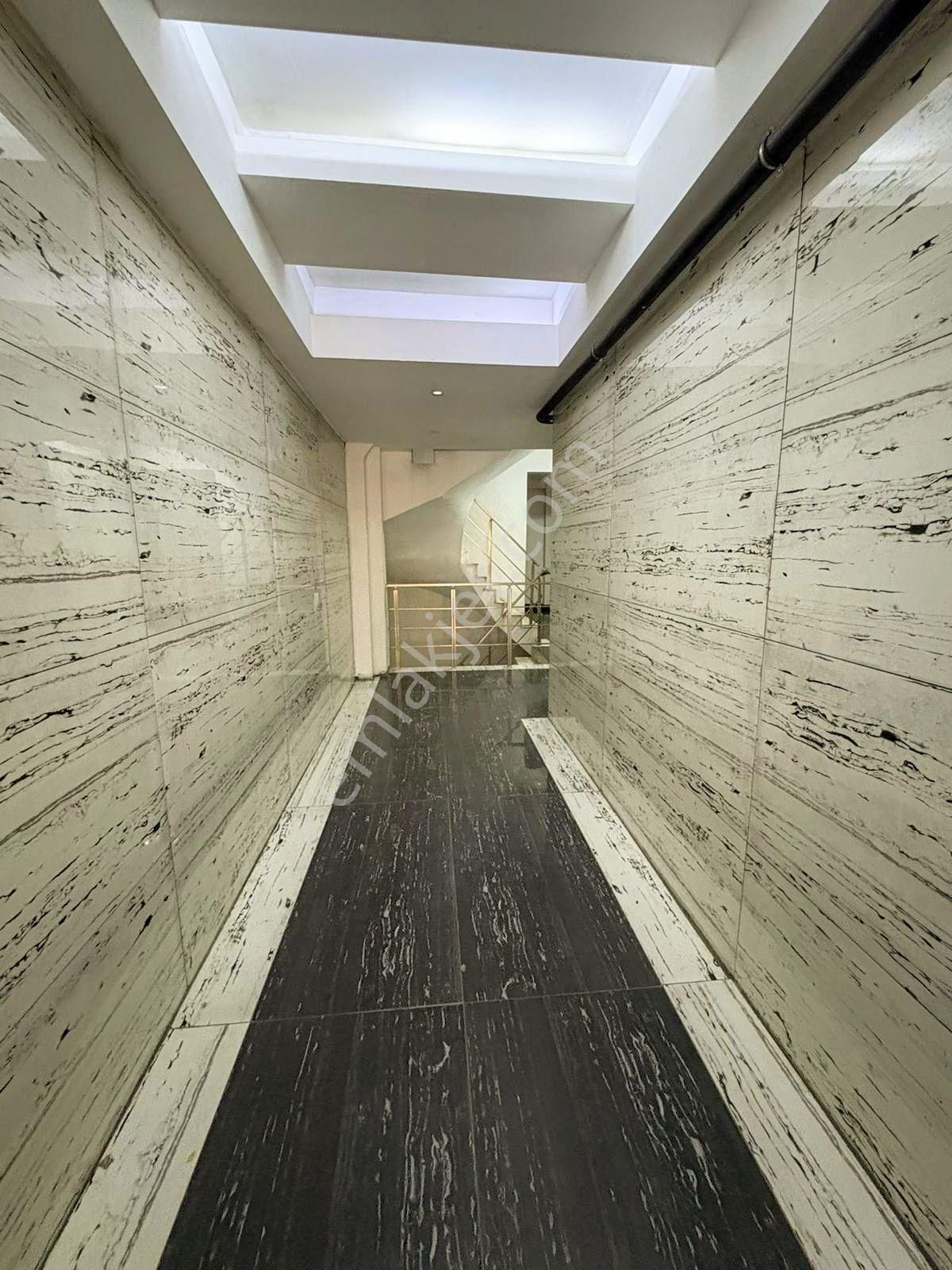 Saim Çıkrıkçı Cad 4+1 Teraslı Dubleks 3 Banyo 2 Mutfaklı Satılık - Görsel 33