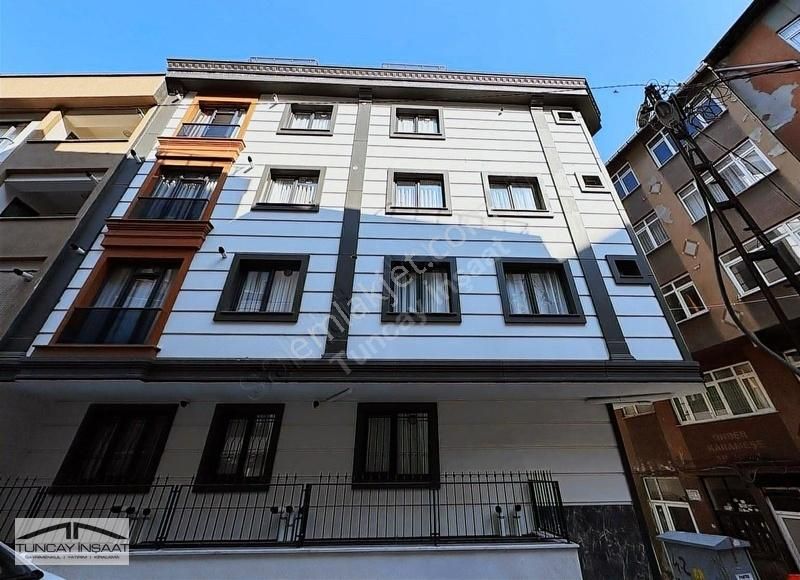 Tuncay'dan Şişli'de Cadde Üzerinde Yeni Binada 2+1 Eşyalı